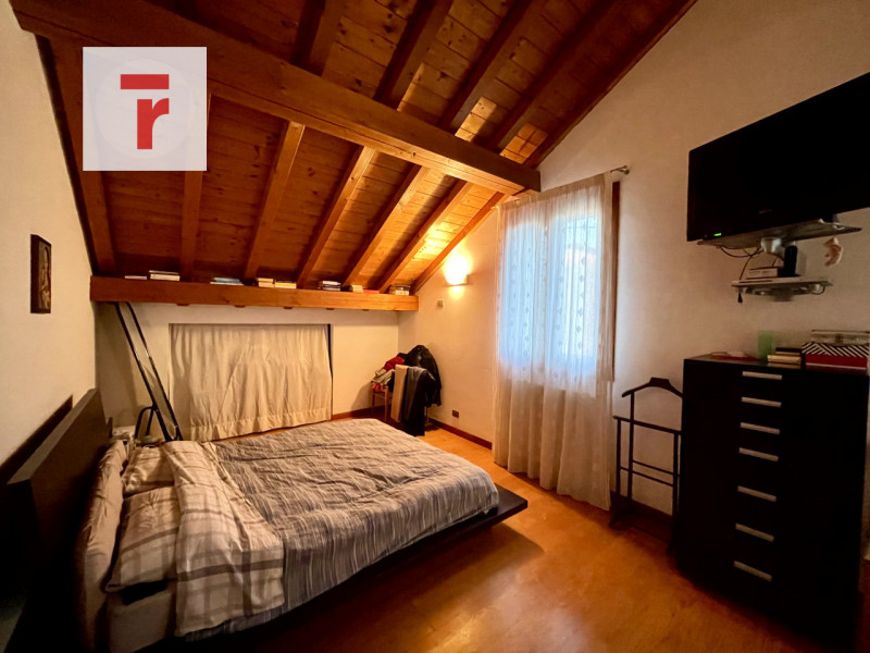 Ti presentiamo una splendida soluzione indipendente, costruita nel 2006 e mantenuta in condizioni...