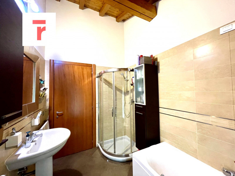 Ti presentiamo una splendida soluzione indipendente, costruita nel 2006 e mantenuta in condizioni...