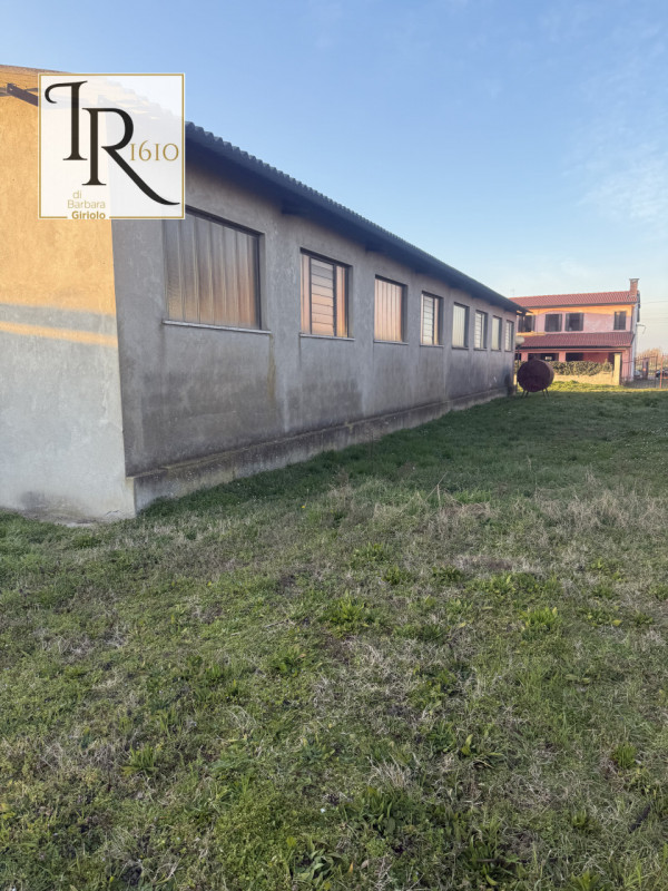 Nel cuore del centro di Piacenza d'Adige proponiamo in vendita una rara opportunità: casa singola...