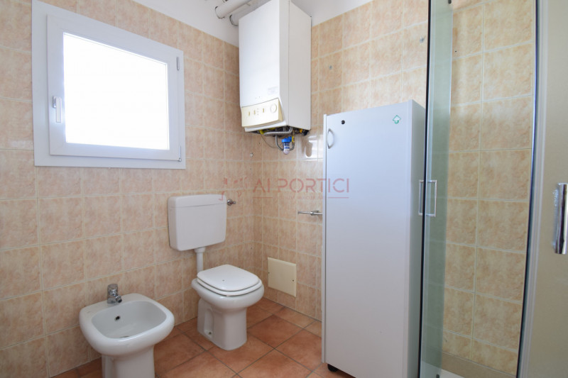 LEGNARO - A due passi dall'università di Legnaro, proponiamo STANZA SINGOLA ARREDATA come da foto...