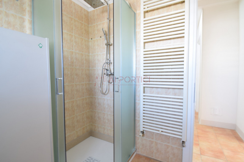 LEGNARO - A due passi dall'università di Legnaro, proponiamo STANZA SINGOLA ARREDATA come da foto...