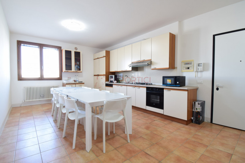 LEGNARO - A due passi dall'università di Legnaro, proponiamo STANZA SINGOLA ARREDATA come da foto...