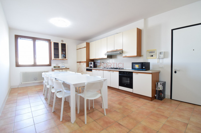 LEGNARO - A due passi dall'università di Legnaro, proponiamo STANZA SINGOLA ARREDATA come da foto...