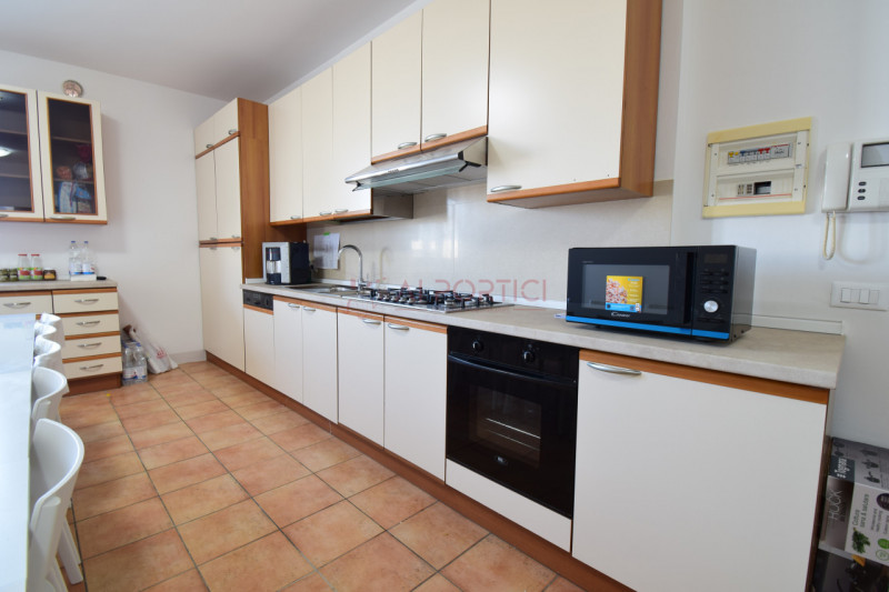 LEGNARO - A due passi dall'università di Legnaro, proponiamo STANZA SINGOLA ARREDATA come da foto...