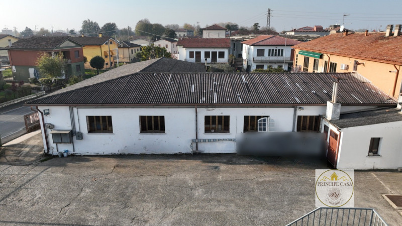 Rif.salz18.
 IN ESCLUSIVA proponiamo in vendita nel centro di Saletto (Borgo Veneto) e favorita d...