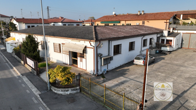 Rif.salz18.
 IN ESCLUSIVA proponiamo in vendita nel centro di Saletto (Borgo Veneto) e favorita d...