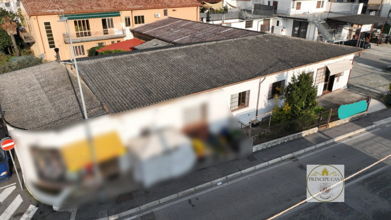 Rif.salz18.
 IN ESCLUSIVA proponiamo in vendita nel centro di Saletto (Borgo Veneto) e favorita d...