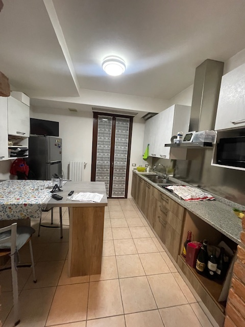 CAMPODARSEGO-Reschigliano:zona centrale e comoda a tutti i servizi, vendesi porzione di schiera a...