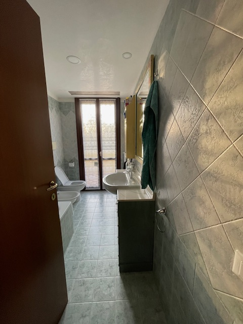 CAMPODARSEGO-Reschigliano:zona centrale e comoda a tutti i servizi, vendesi porzione di schiera a...