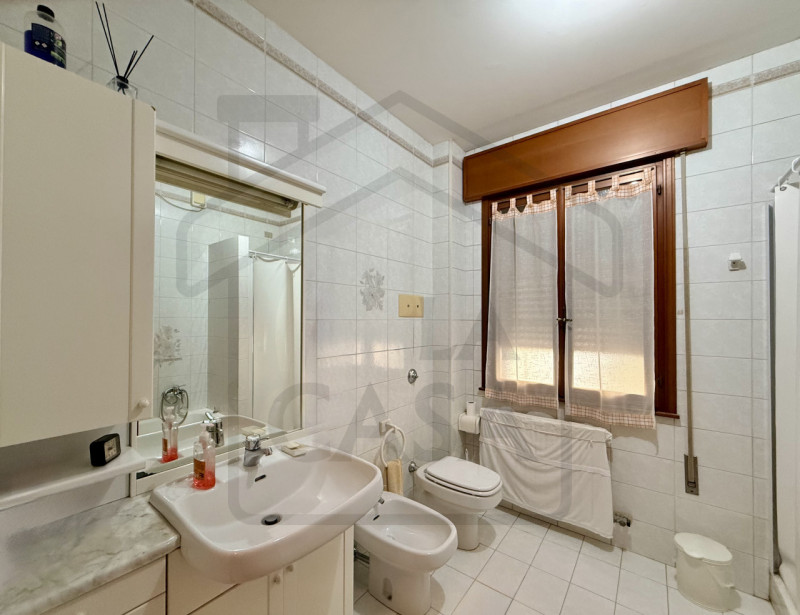 TORREGLIA - Nel cuore di Torreglia, in una posizione centralissima ma allo stesso tempo riservata...