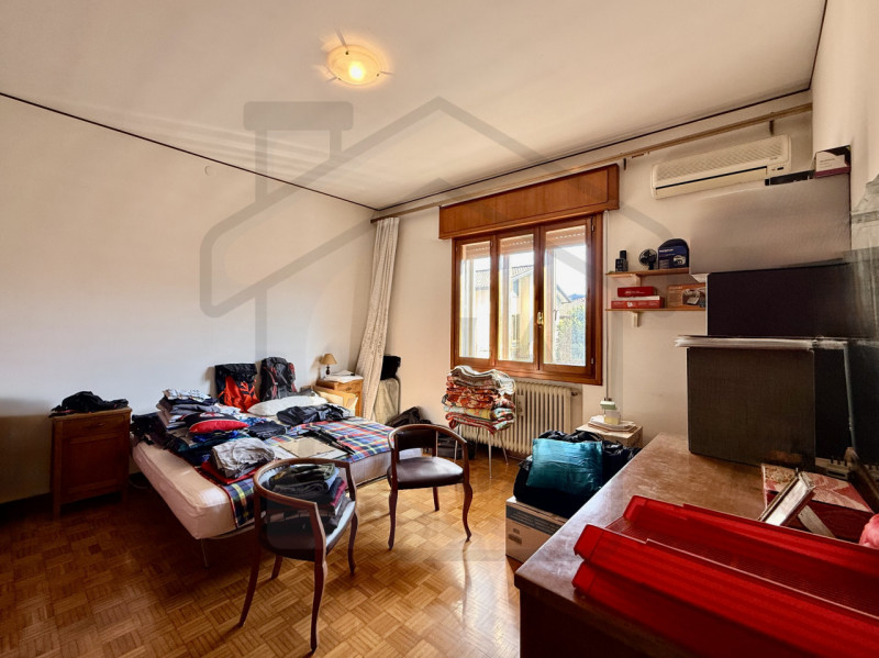 TORREGLIA - Nel cuore di Torreglia, in una posizione centralissima ma allo stesso tempo riservata...