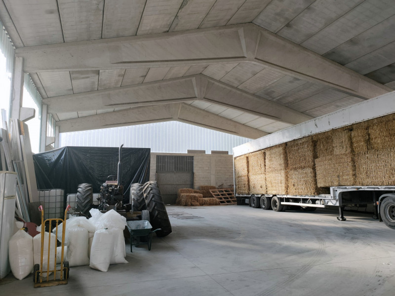 TEOLO - Villa Proponiamo in vendita un capannone di circa 600 mq. La struttura è dotata di tre ac...