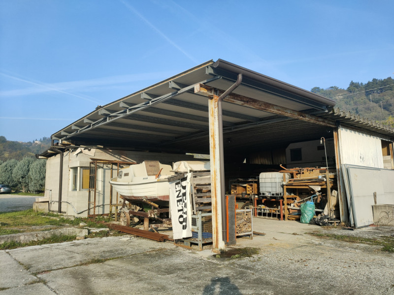 TEOLO - Villa Proponiamo in vendita un capannone di circa 600 mq. La struttura è dotata di tre ac...