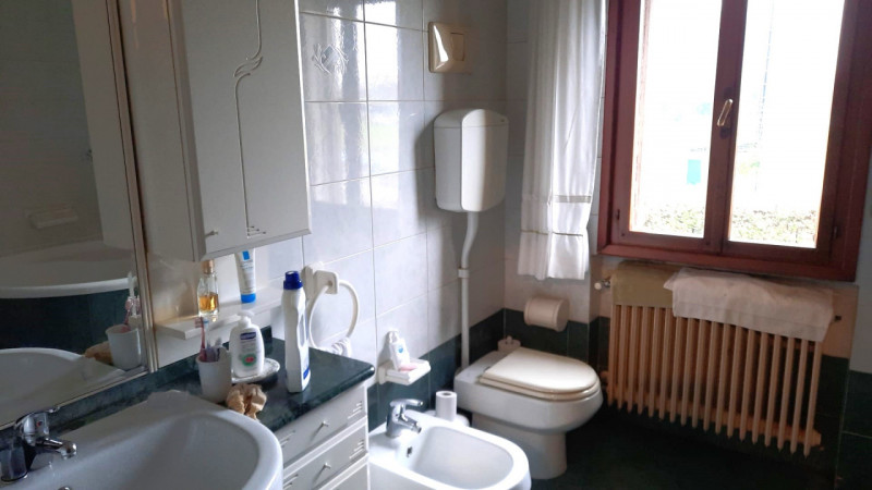 Scoprite un'elegante opportunità di acquisto nel centro di Casale sul Sile! Questo spazioso appar...