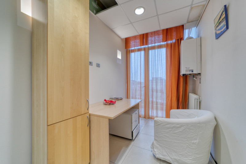 CANONE DI LOCAZIONE al mese 350 euro + 150 euro di spese per manutenzione continua e comprendono:...