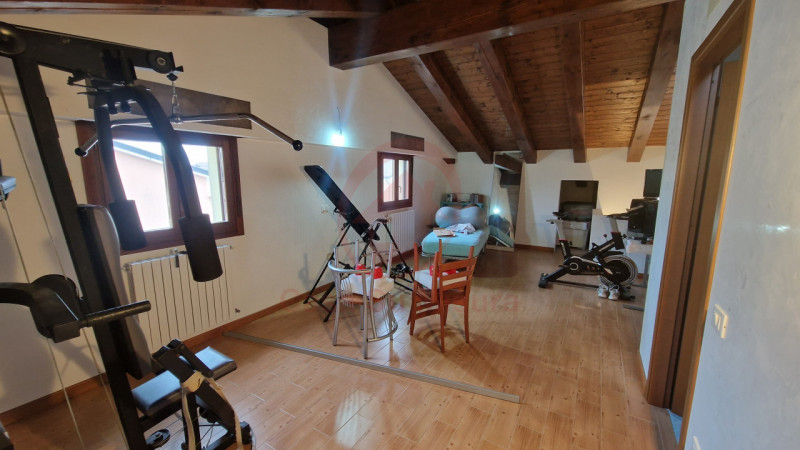 PORZIONE DI CASA A SCHIERA A RESCHIGLIANO DEL 2004 - https://images.gestionaleimmobiliare.it/foto/annunci/241125/4271637/800x800/012__20241125_095757_wmk_0.jpg 