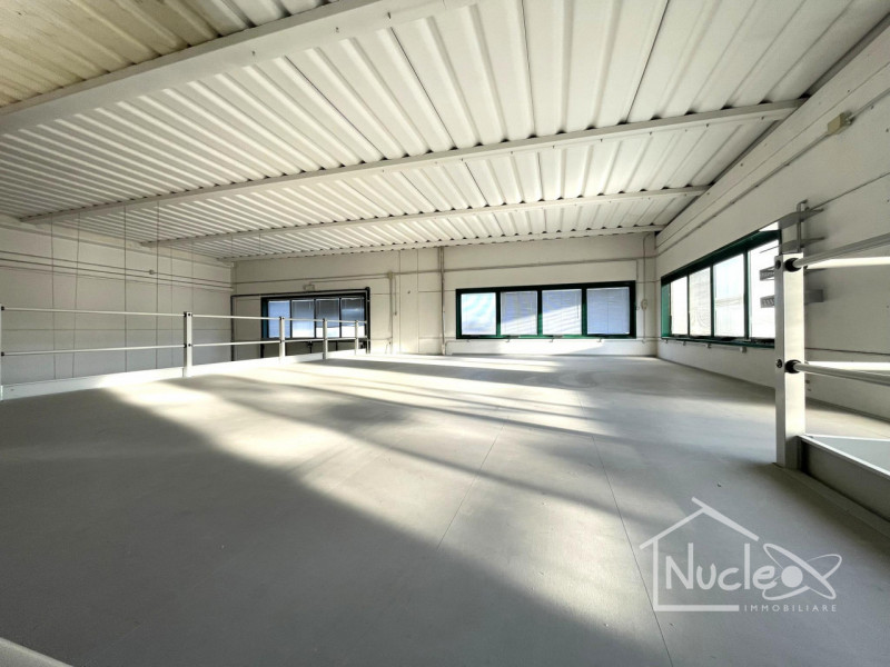 BATTAGLIA TERME: proponiamo in vendita in zona industriale di Battaglia Terme un fabbricato di re...