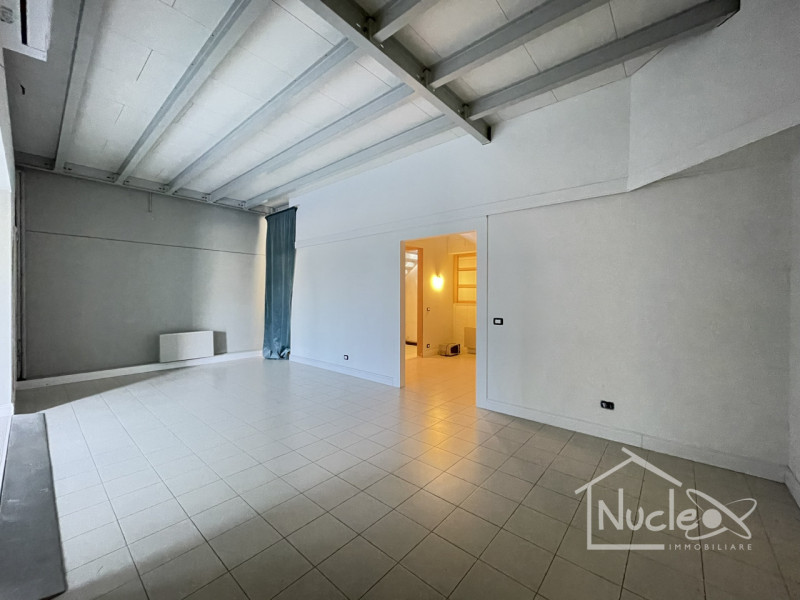 BATTAGLIA TERME: proponiamo in vendita in zona industriale di Battaglia Terme un fabbricato di re...