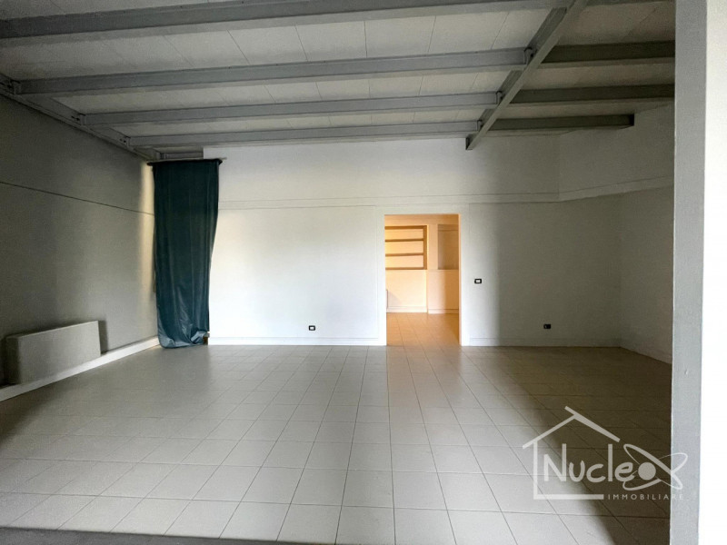 BATTAGLIA TERME: proponiamo in vendita in zona industriale di Battaglia Terme un fabbricato di re...