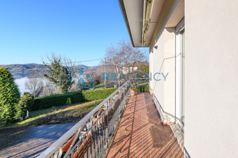 Nogarole Vicentino -  proponiamo in vendita un'impeccabile villa singola su un lotto recintato di...