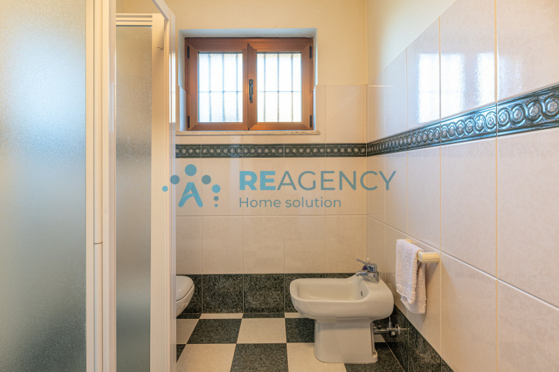 Nogarole Vicentino -  proponiamo in vendita un'impeccabile villa singola su un lotto recintato di...