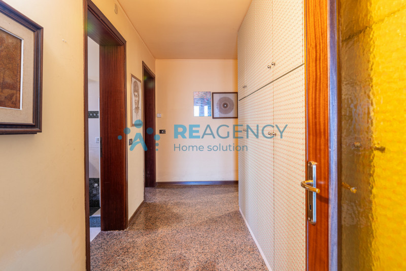 Nogarole Vicentino -  proponiamo in vendita un'impeccabile villa singola su un lotto recintato di...