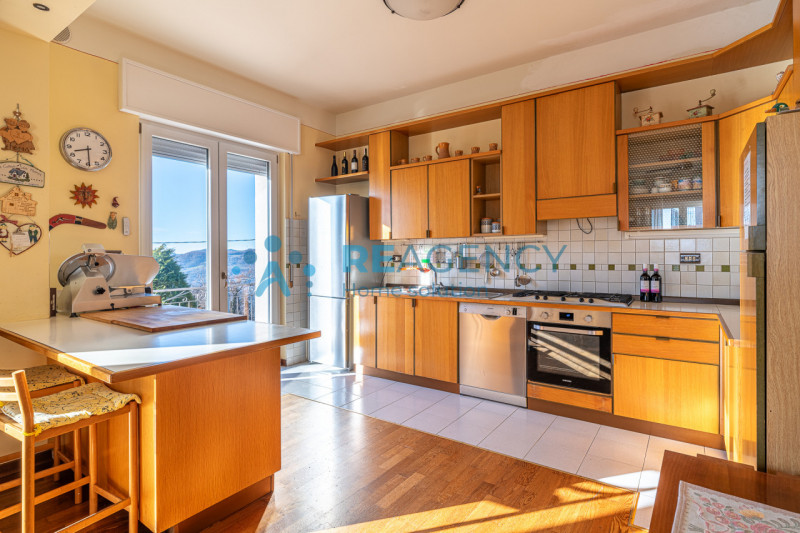 Nogarole Vicentino -  proponiamo in vendita un'impeccabile villa singola su un lotto recintato di...