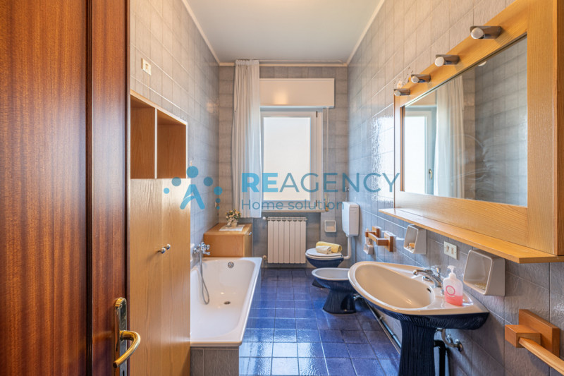 Nogarole Vicentino -  proponiamo in vendita un'impeccabile villa singola su un lotto recintato di...