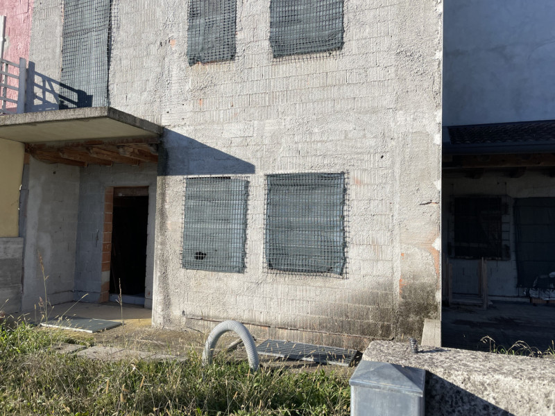 NOSTRA ESCLUSIVA: In centro a Villa d'Asolo in contesto residenziale siamo a proporre una schiera...