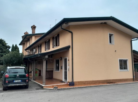 Rif. A.A.389-232

Vendita all'asta - ufficio su 2 piani in data 27 gennaio 2026

Descrizione: tra...