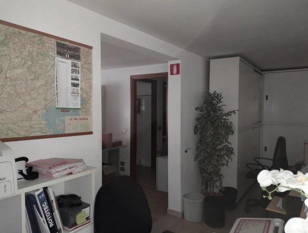 Rif. A.A.389-232

Vendita all'asta - ufficio su 2 piani in data 27 gennaio 2026

Descrizione: tra...