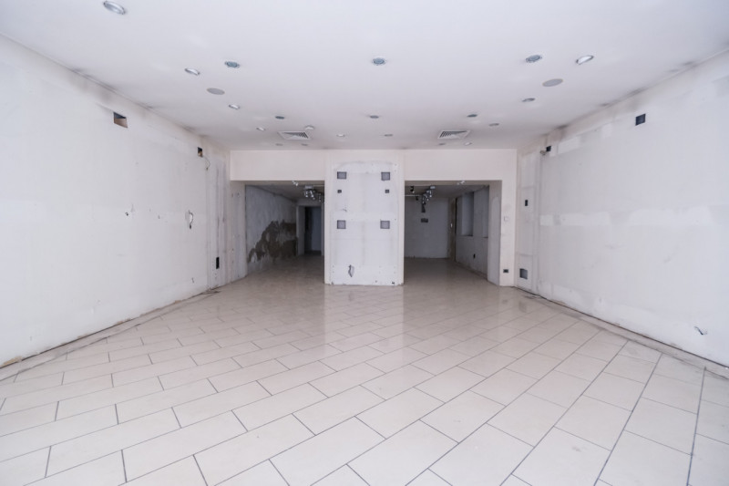 Inserito all'interno di Palazzo Poiana, costruito nel 1560 su commissione del nobile Vincenzo Poi...