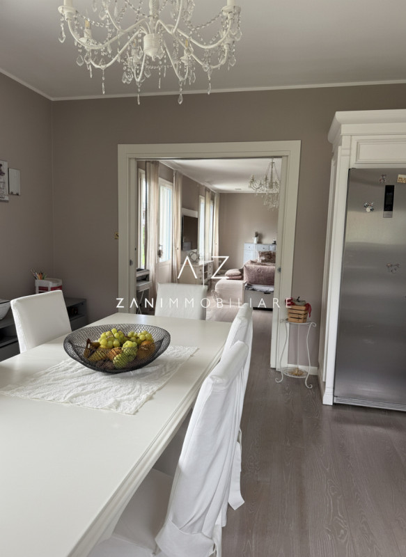 Proponiamo in vendita una splendida casa singola nuova, situata nella tranquilla e riservata zona...