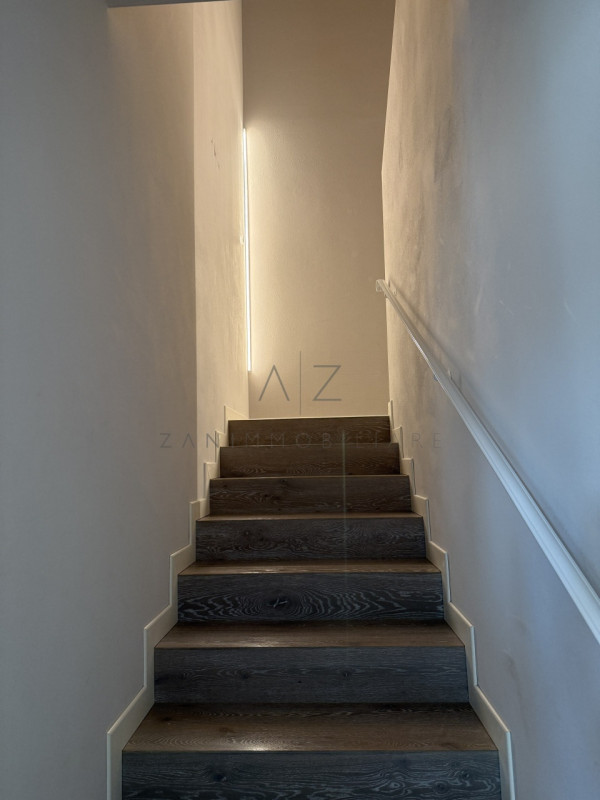 Proponiamo in vendita una splendida casa singola nuova, situata nella tranquilla e riservata zona...
