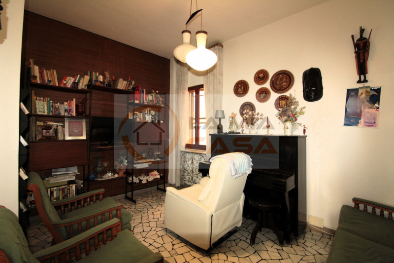 CHIOGGIA - CENTRO STORICO: Appartamento situato al terzo piano di una palazzina servita da ascens...