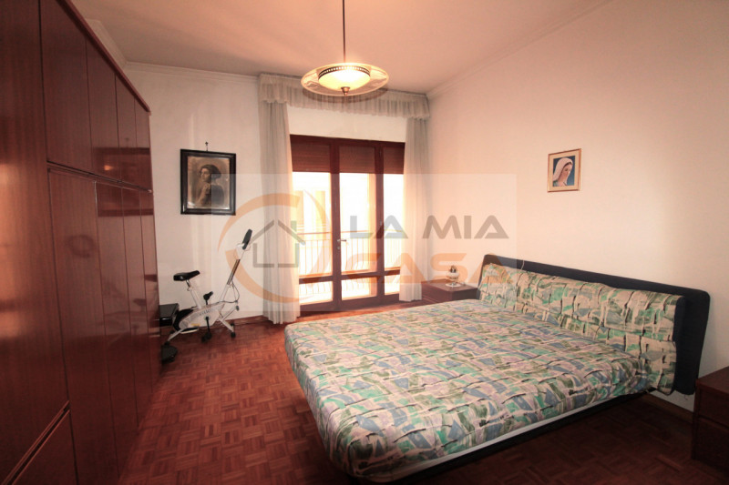 CHIOGGIA - CENTRO STORICO: Appartamento situato al terzo piano di una palazzina servita da ascens...