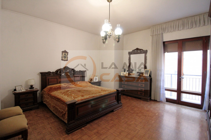 CHIOGGIA - CENTRO STORICO: Appartamento situato al terzo piano di una palazzina servita da ascens...