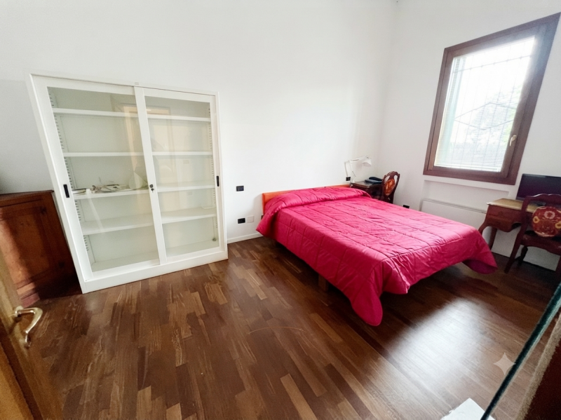 (Per INFO Cristina 3389226442) A Padova, in zona Guizza, proponiamo in affitto al piano terra un ...