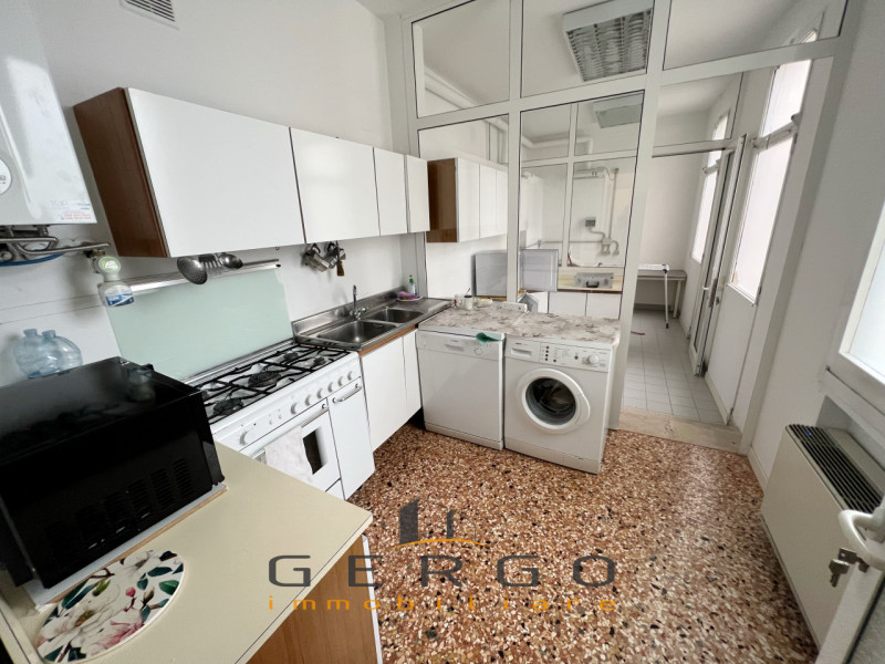 (Per INFO Cristina 3389226442) A Padova, in zona Guizza, proponiamo in affitto al piano terra un ...