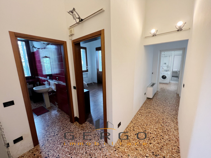 (Per INFO Cristina 3389226442) A Padova, in zona Guizza, proponiamo in affitto al piano terra un ...