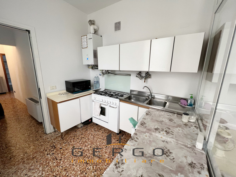 (Per INFO Cristina 3389226442) A Padova, in zona Guizza, proponiamo in affitto al piano terra un ...