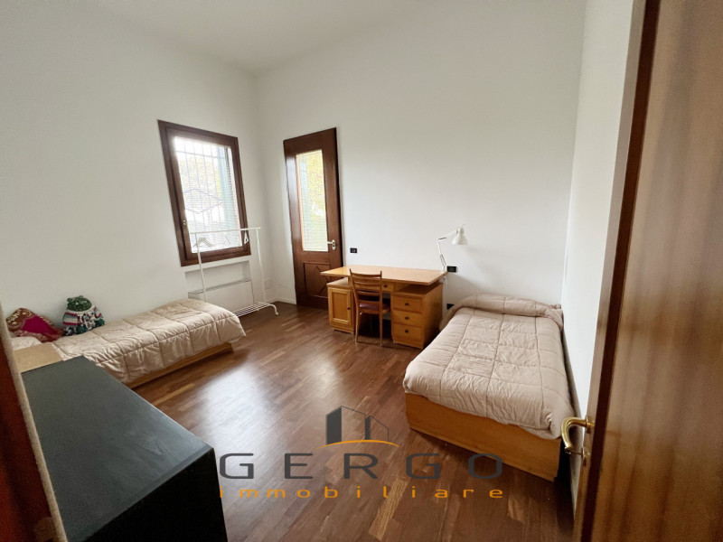 (Per INFO Cristina 3389226442) A Padova, in zona Guizza, proponiamo in affitto al piano terra un ...