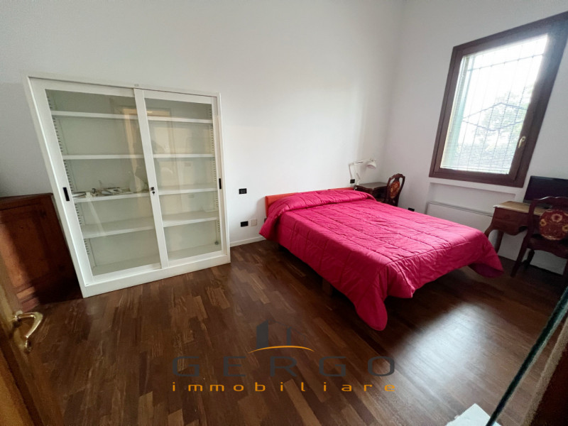 (Per INFO Cristina 3389226442) A Padova, in zona Guizza, proponiamo in affitto al piano terra un ...