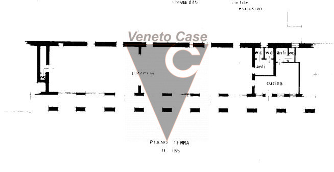 Nel centro di Este, proponiamo in vendita attività di ristorazione di oltre 200 mq. Trattasi di c...
