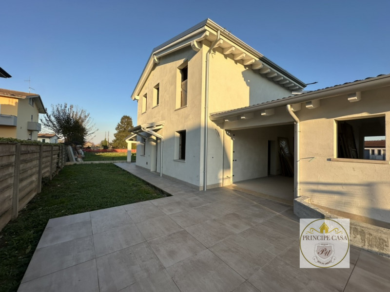 Riferimento immobile:FB102

Si propone nuova bifamiliare in fase di completamento collocata nella...