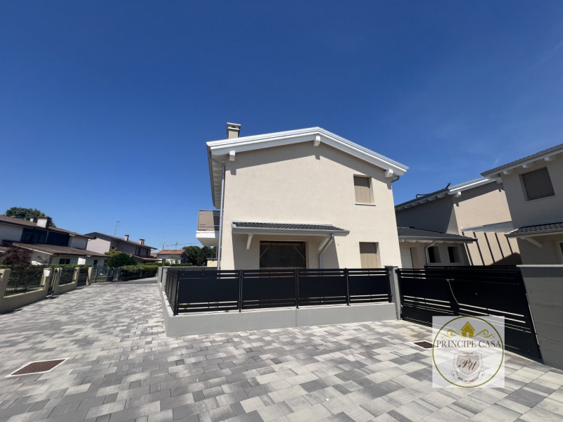 Rif. FB103 - Si propone nuova bifamiliare in fase di completamento collocata nella zona di Borgo ...