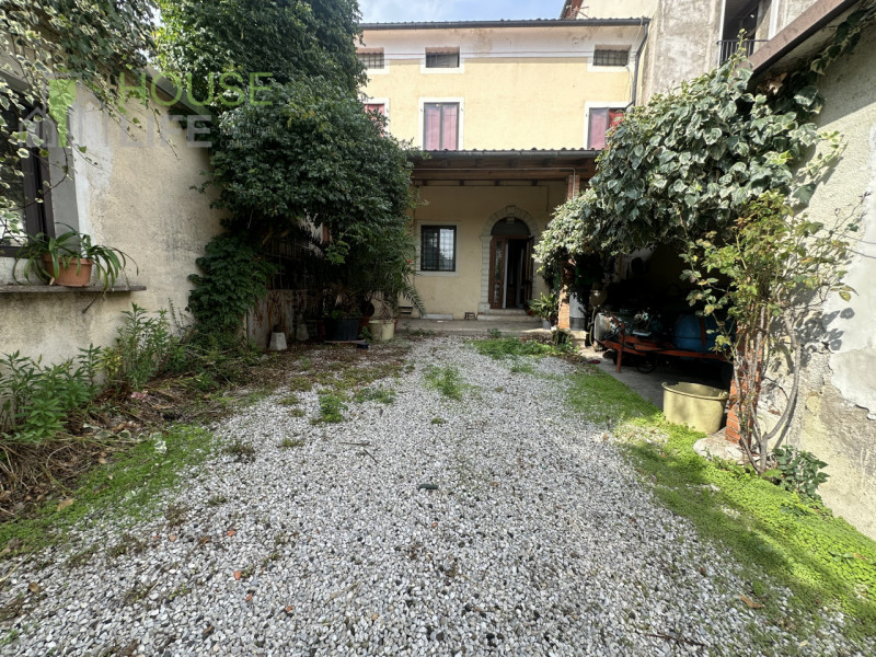 COLCERESA - Mason Vicentino: Casa completamente indipendente, caratterizzata da ambienti ampi e l...