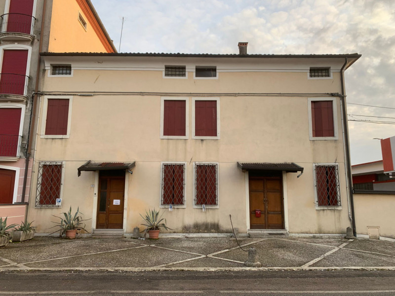 COLCERESA - Mason Vicentino: Casa completamente indipendente, caratterizzata da ambienti ampi e l...