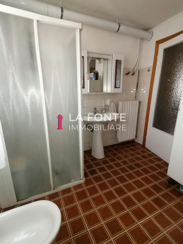 VIGONOVO affascinante PORZIONE DI RUSTICO per chi cerca serenità e comfort. Con i suoi generosi 2...