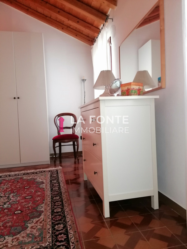 VIGONOVO affascinante PORZIONE DI RUSTICO per chi cerca serenità e comfort. Con i suoi generosi 2...